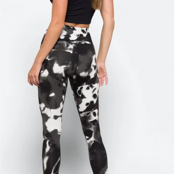 Under Armour High Rise Tie Dye Leggings Black White Ink Wash Size Large - Picture 15 of 15